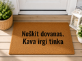 Rankų darbo durų kilimėlis „Neškit dovanas. Kava irgi tinka“