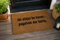 Rankų darbo kokoso pluošto durų kilimėlis su užrašu „Jei atėjai be kavos – pagalvok dar kartą“