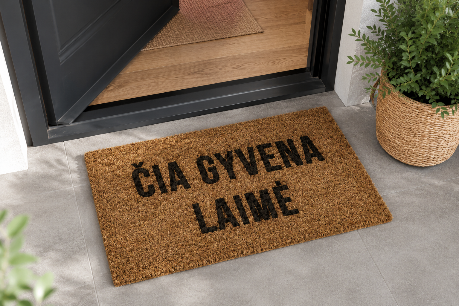 Rankų darbo kokoso pluošto durų kilimėlis su užrašu „Čia gyvena laimė“